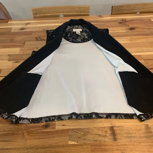 Drawers & Damon’s Laced Vest - Picture 4 of 6